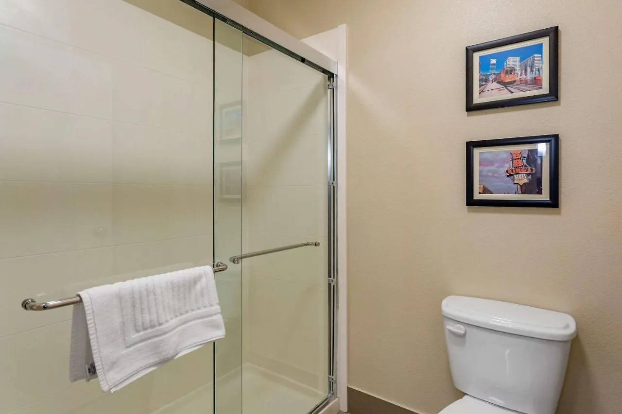 Comfort Suites Memphis Hotel