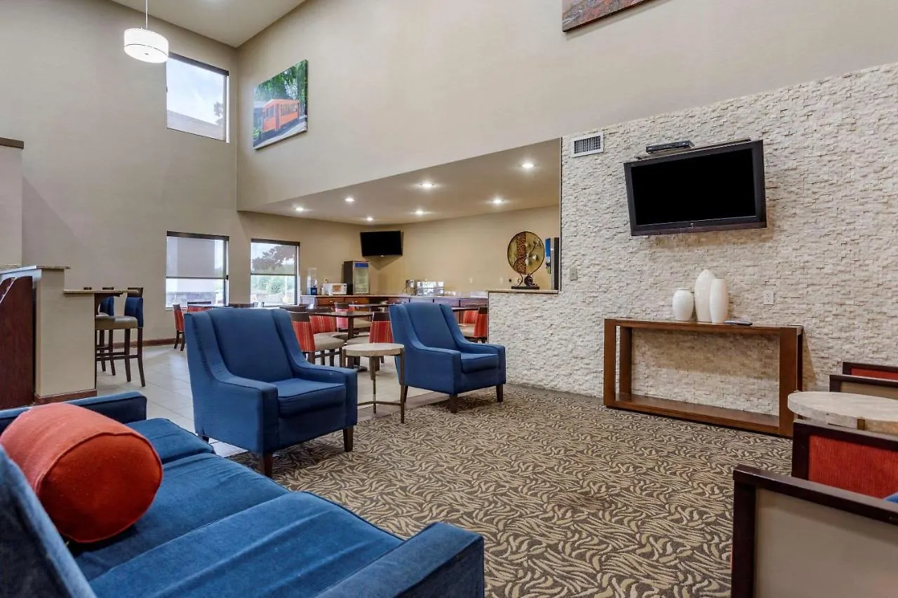 Comfort Suites Memphis Hotel